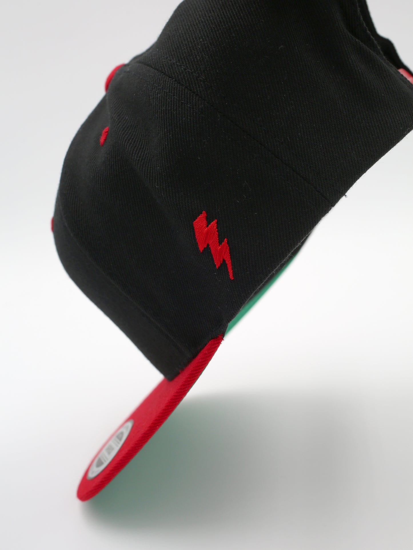 League Classic Snapback (Red/Black)