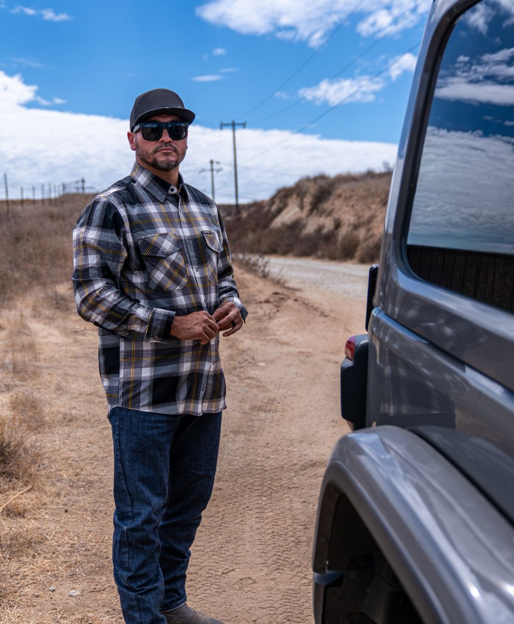 Ground breaker Flannel Black - High Voltage Industries