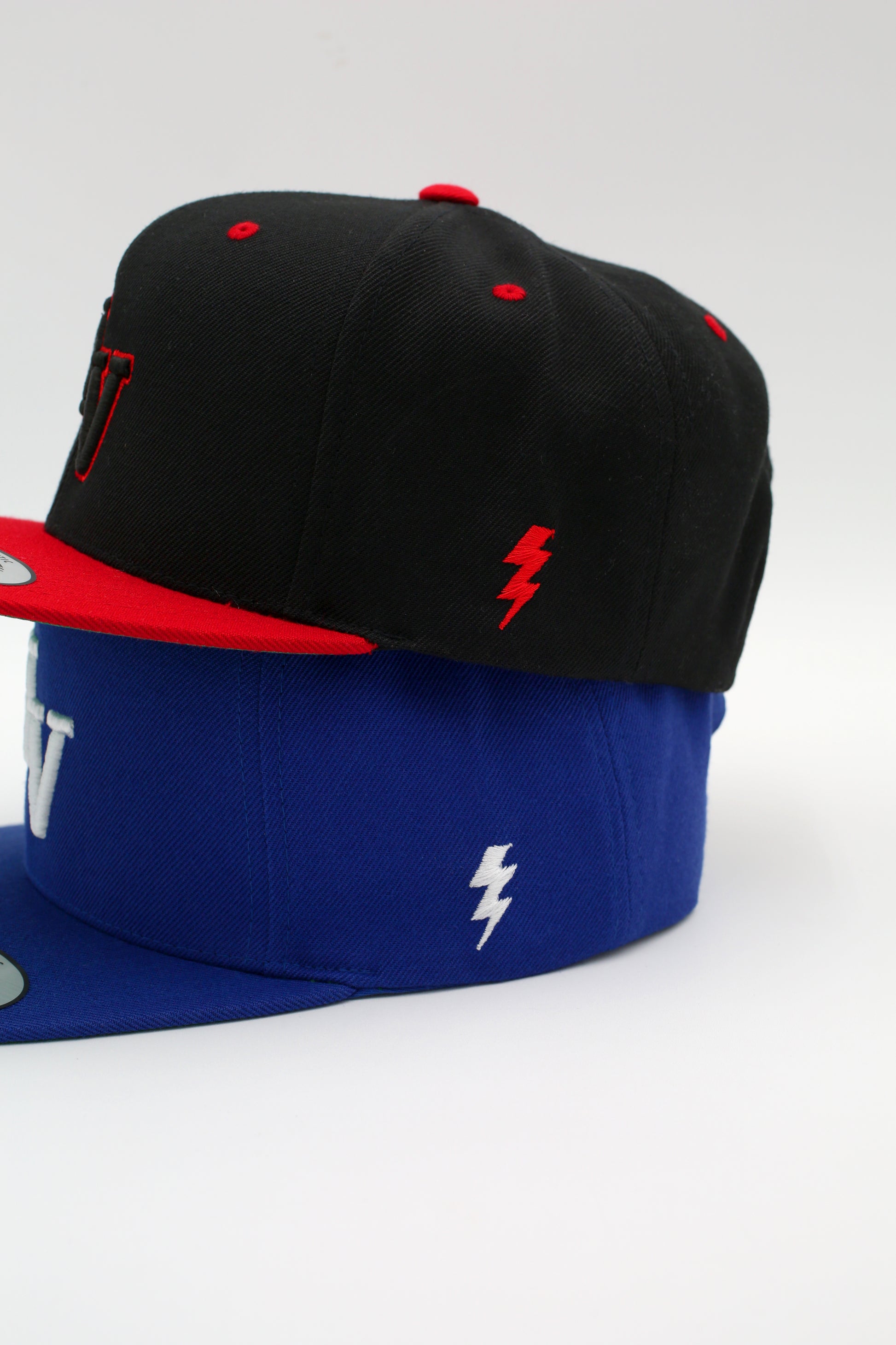 League Classic Snapback (Red/Black)